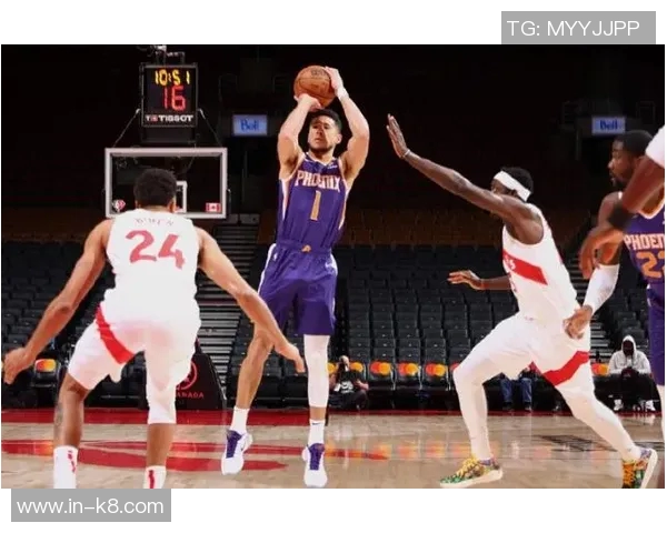 布克手感不佳依靠罚球逆袭18投7中贡献27分4篮板4助攻